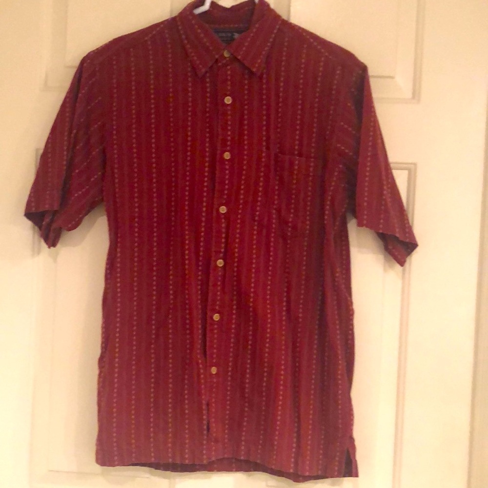 Collared, casual shirt with pocket